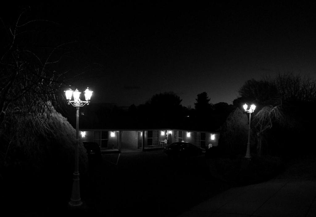 White Lanterns Motel photo 1