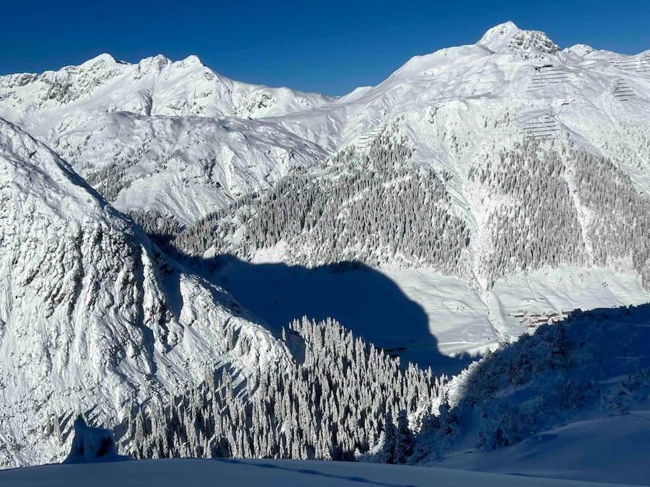 Skilounge Zürs direkt beim Skilift photo 2