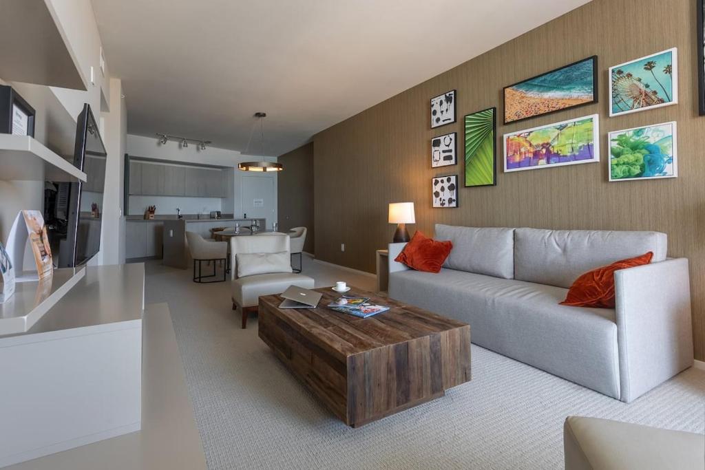 LYFE on the Beach 25th floor 1 bed unit with Oceanview - Tap to explore photos
