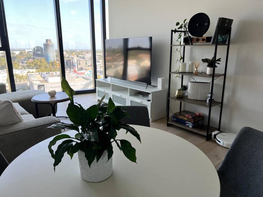 Luxury 3 Bed 2 Bath + car park at Melbourne Square photo 4
