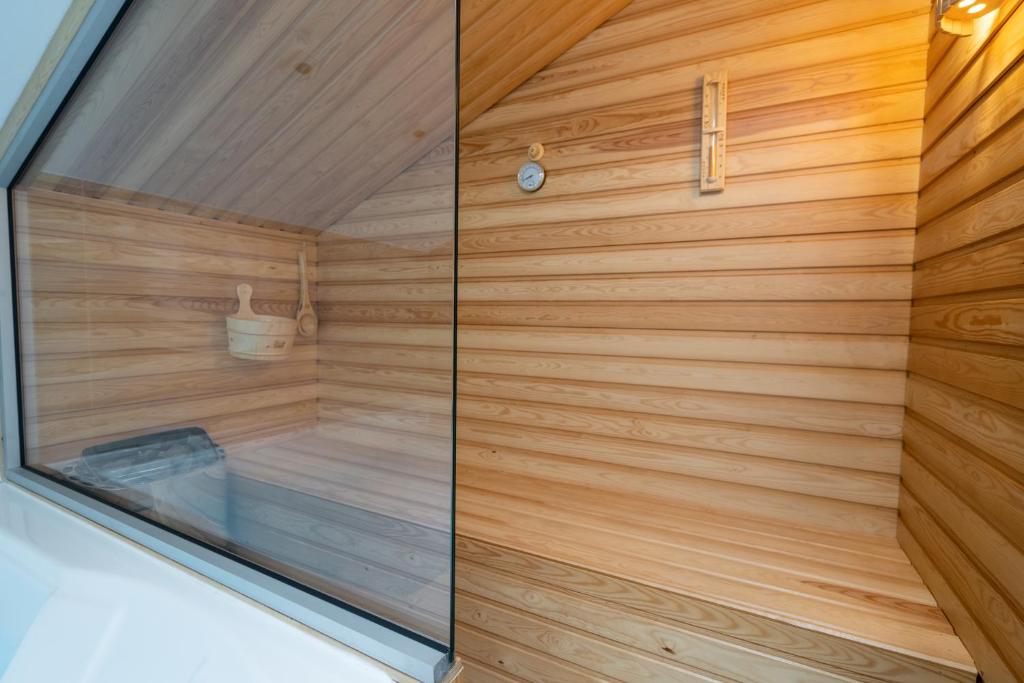 OLYMPUS VIEW Rooms Sauna & Spa - Tap to explore photos