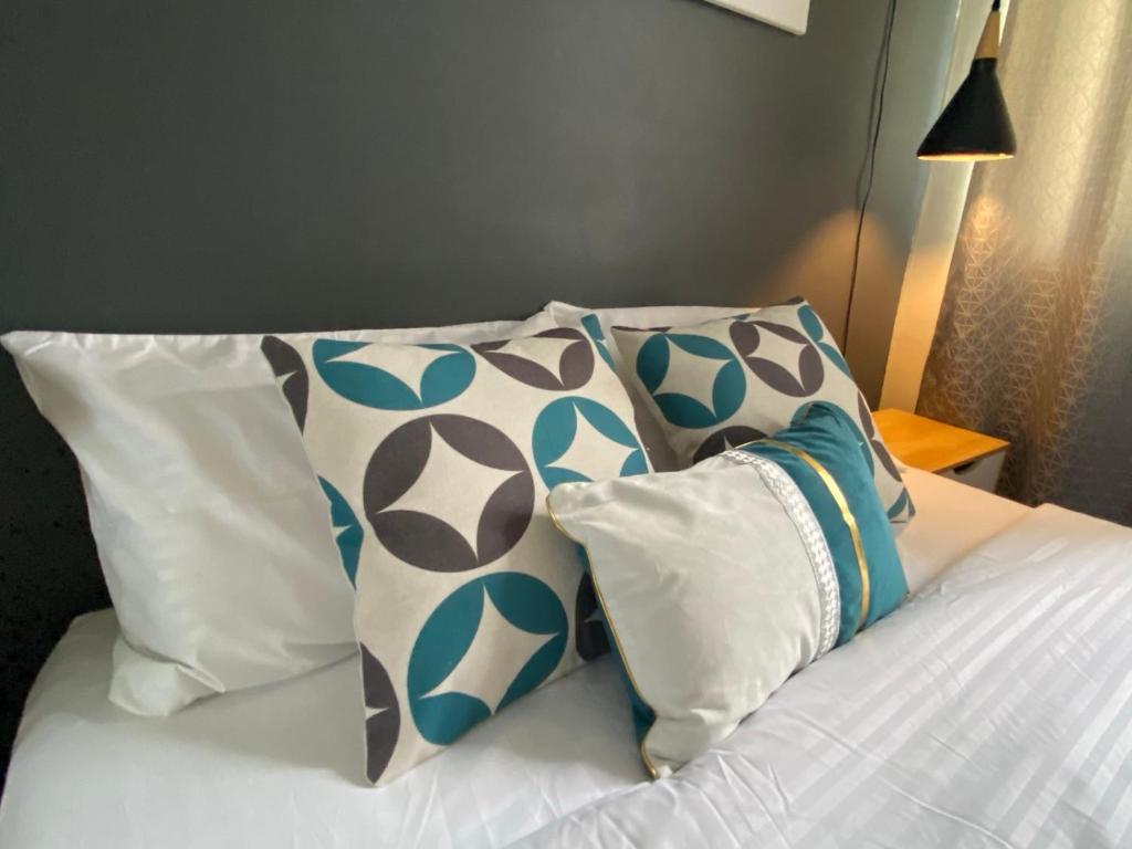 Sophisticated ONE Bedroom condo unit at The Hive Residence photo 2