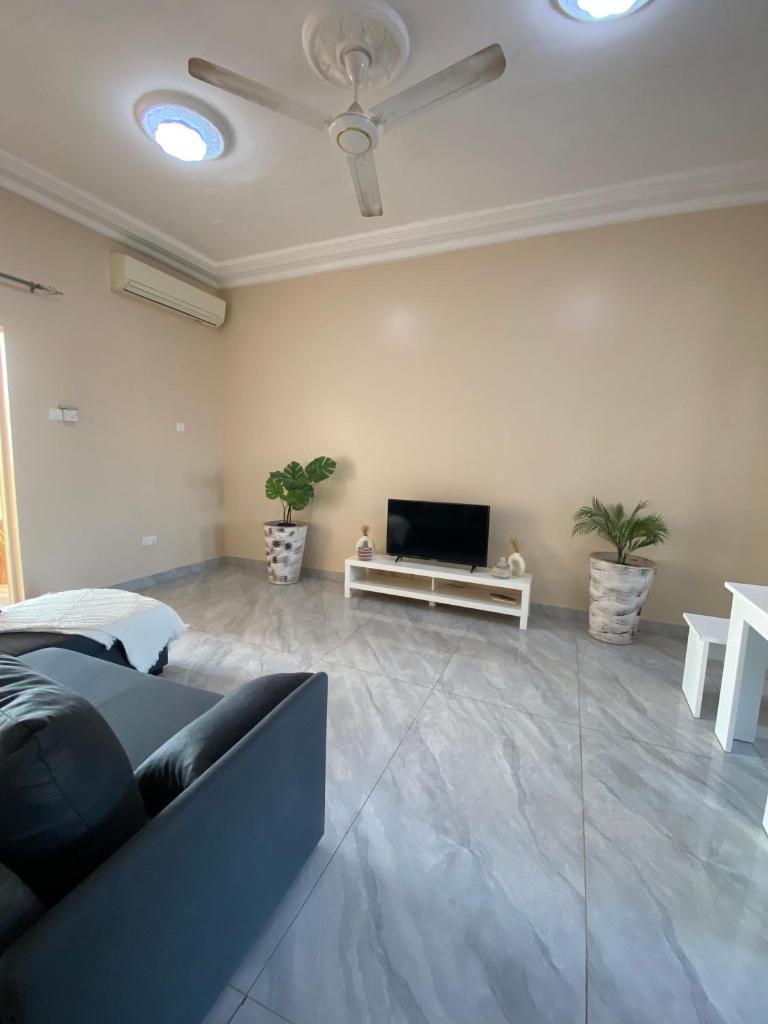 KMR Apartment - Kumba photo 3