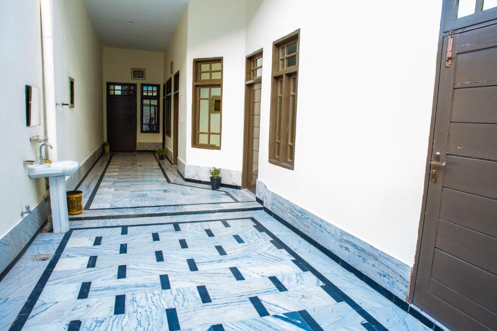 M Iqbal Guest House photo 3