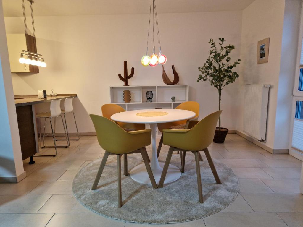 Cozy Apartment: Design Superior Suite Zentral - Küche - Balkon photo 3