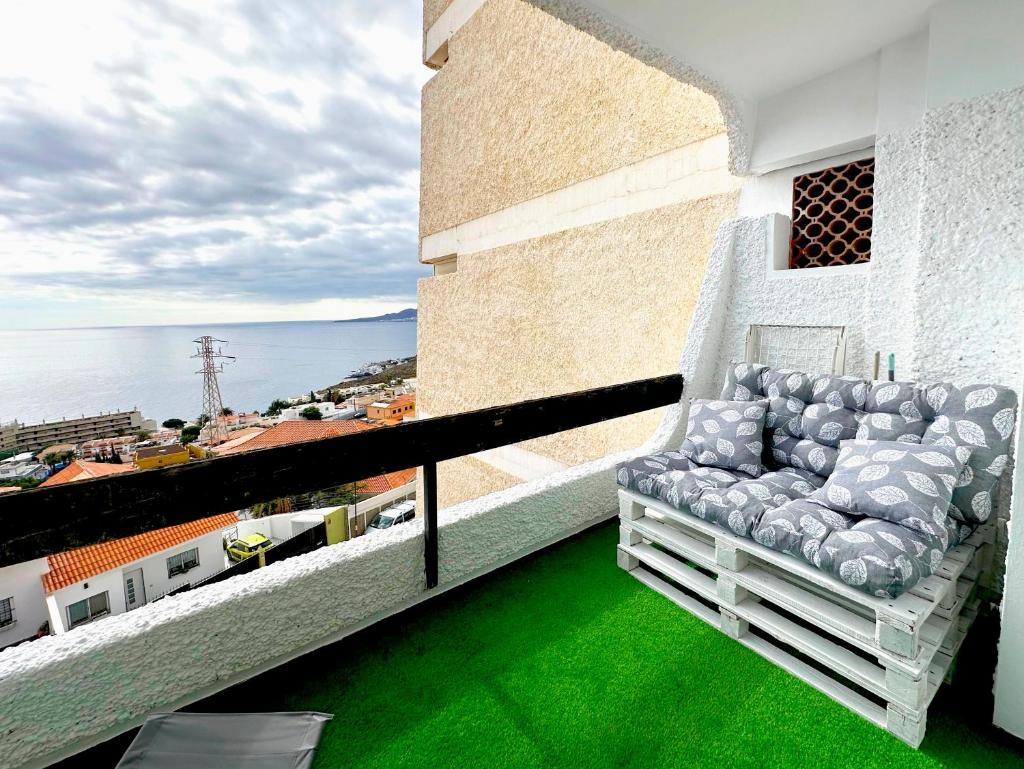 Modern open-plan studio with terrace and sea view photo 2