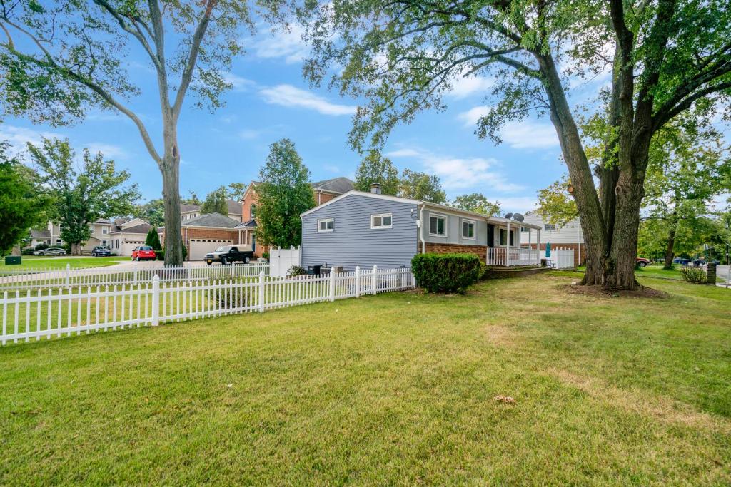 Beautiful 2 bedroom 1 bath Unit photo 2