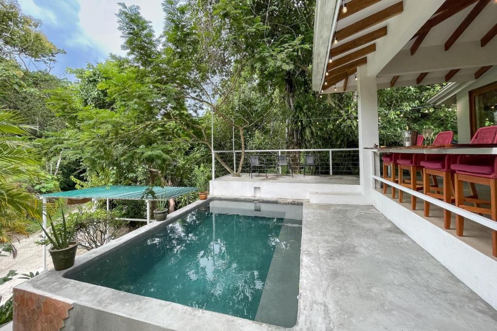 Tropical villa with private pool in Manuel Antonio photo 2