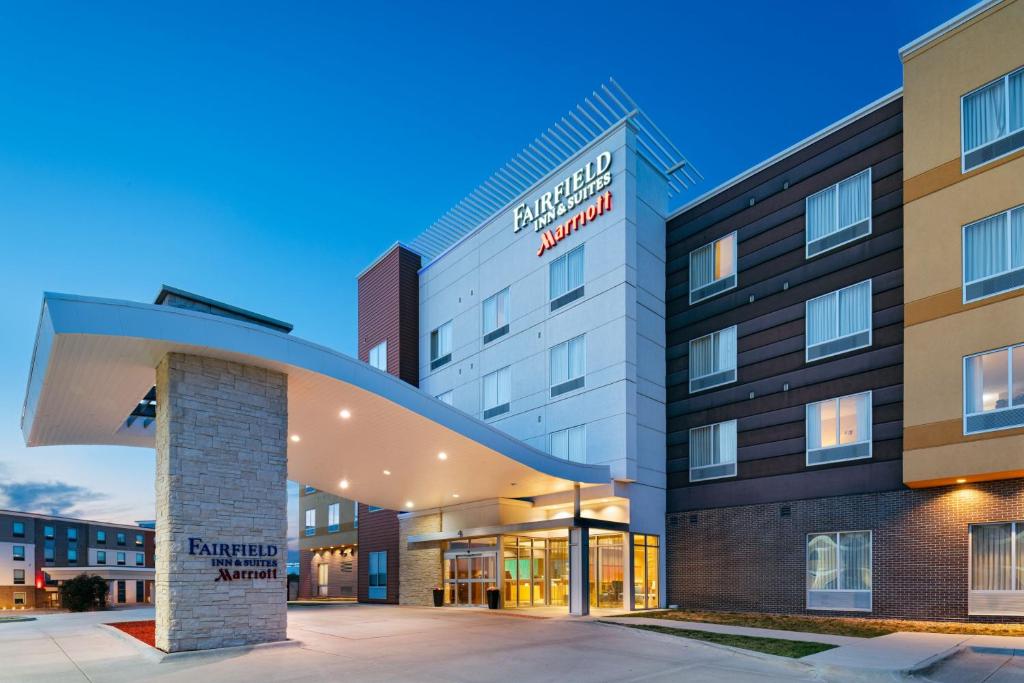 Fairfield Inn & Suites Lincoln Airport image
