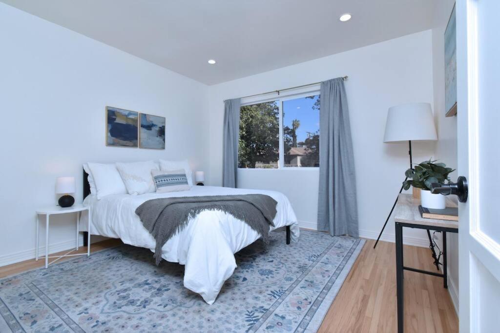 Beautiful 3 Bed Home with a Large Back Yard Outdoor Space - Tap to explore photos