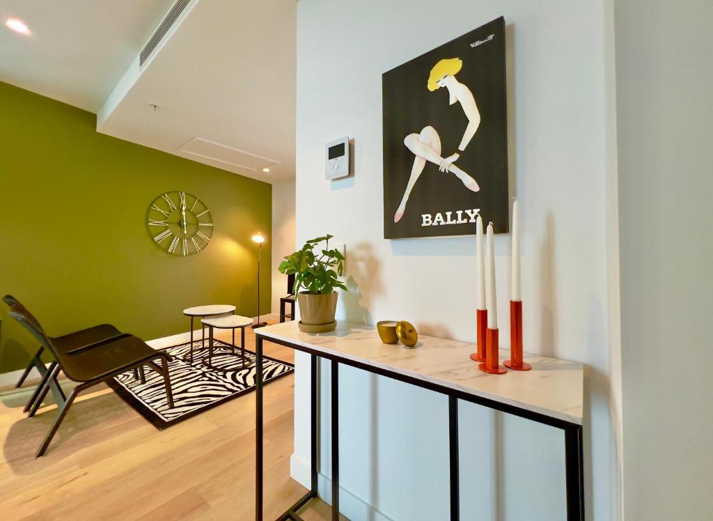 1 BRM, Sea View, Newly Renovated, Next to Crown photo 1