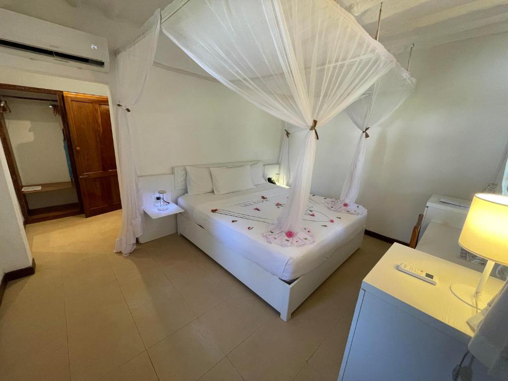 Sandies Baobab Beach Zanzibar photo 1