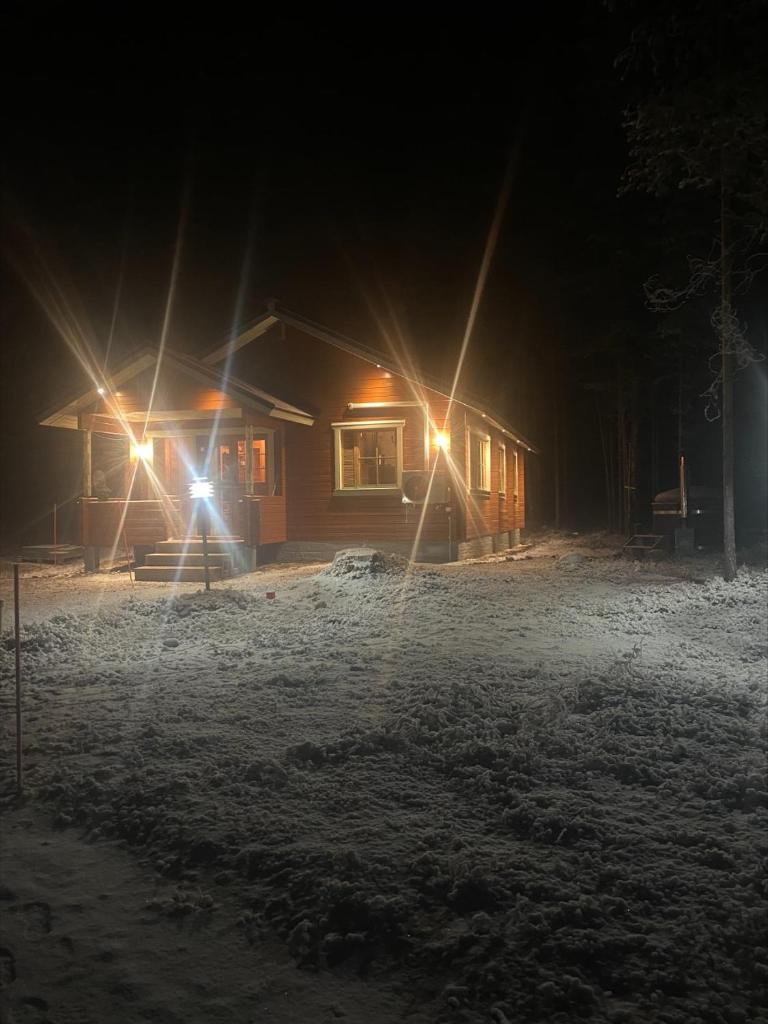 Lomanaamanka Naava-Cottage / Naava-hirsimökki photo 1