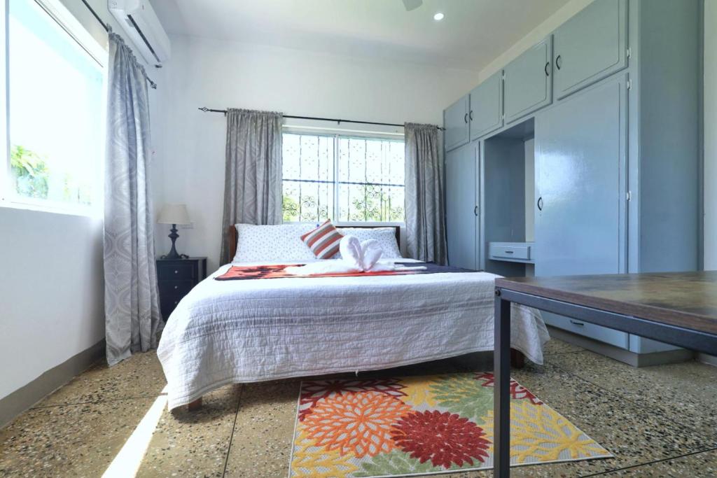 Inviting 3-Bed Apt in Whim Estate- nearScarborough photo 2