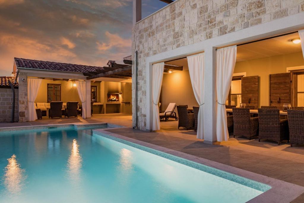 Villa Rajana for 14 persons with kids playground & pool heating in Central Istria photo 1