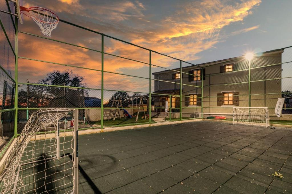 Villa Rajana for 14 persons with kids playground & pool heating in Central Istria photo 3