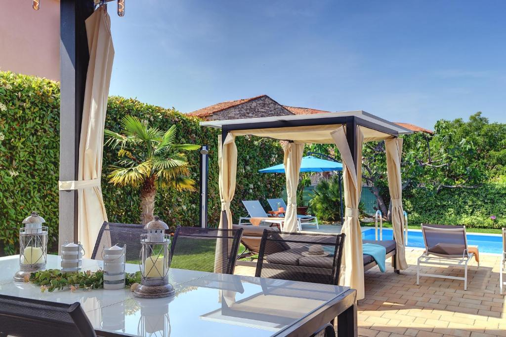 Villa Sky Dream for 8 persons near Novigrad photo 4