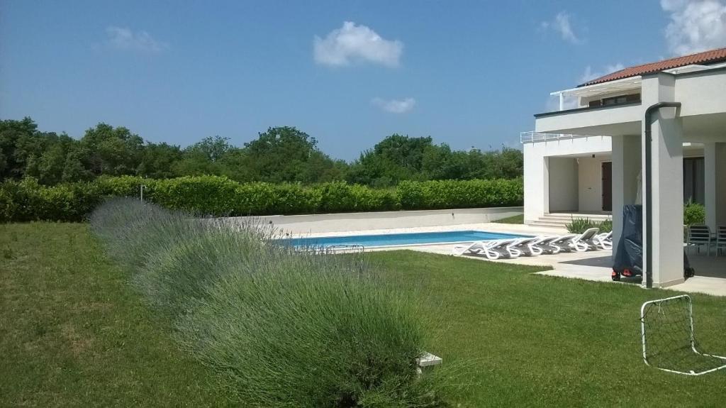 Villa Dora in Central Istria kids friendly with private pool and playground for 10 persons photo 4
