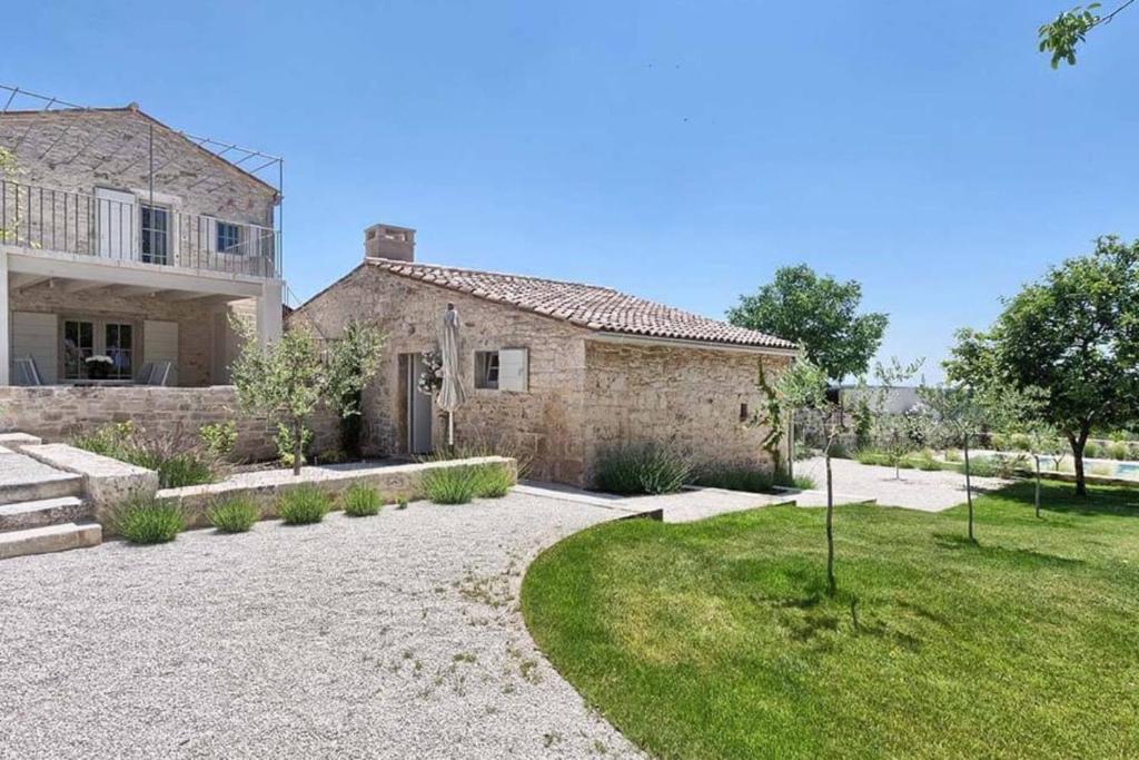Villa Charlotte for 14 persons with 73m2 Pool in Central Istria photo 4