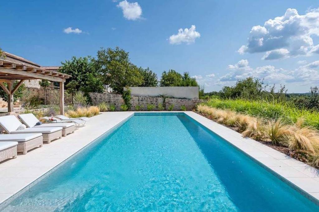 Villa Charlotte for 14 persons with 73m2 Pool in Central Istria photo 1