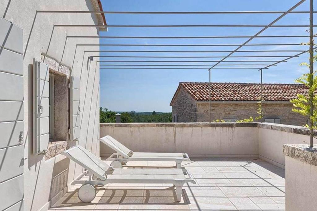Villa Charlotte for 14 persons with 73m2 Pool in Central Istria photo 2