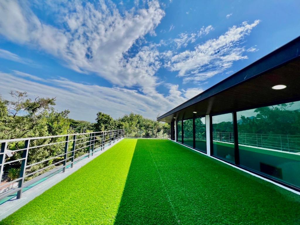 Mountain hills house photo 2