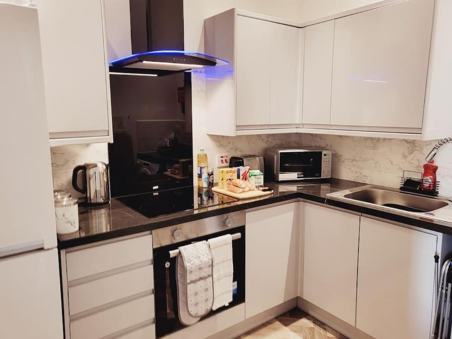 High Street, 2 bed, newly refurb Room Type - Two-Bedroom Apartment