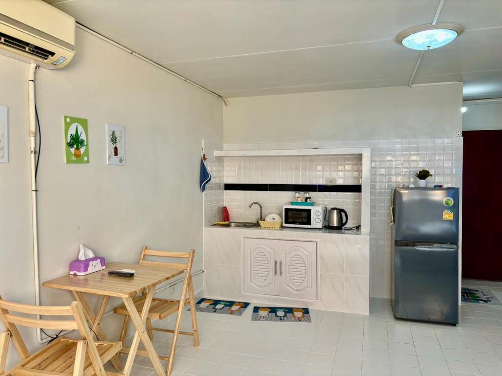Room For rent poppular condo T8 Fl 6 photo 3