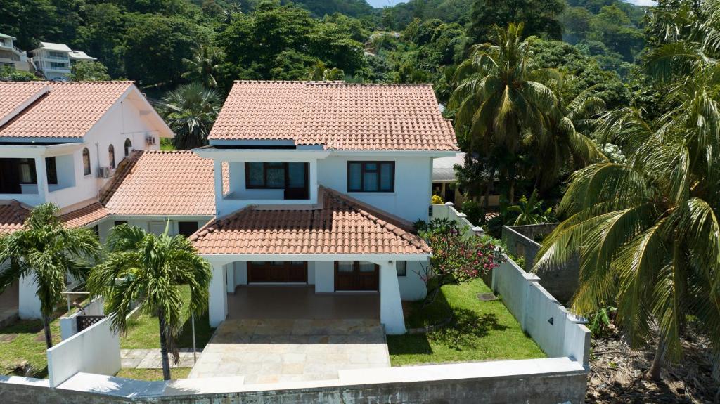 Beach View Villa - Beauvallon villas photo 1