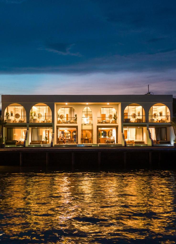 Tasana bar and luxury resort photo 3