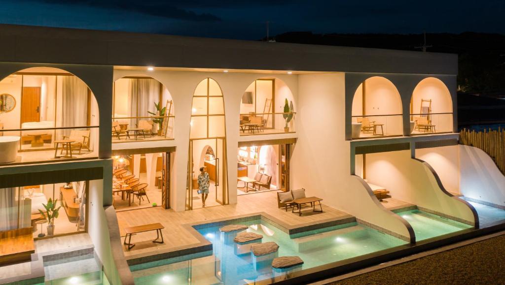Tasana bar and luxury resort photo 4