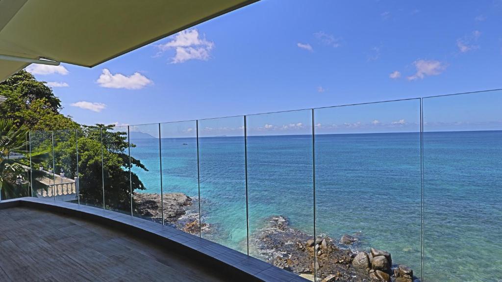 VallonEnd Beachfront villa with excellent view photo 3