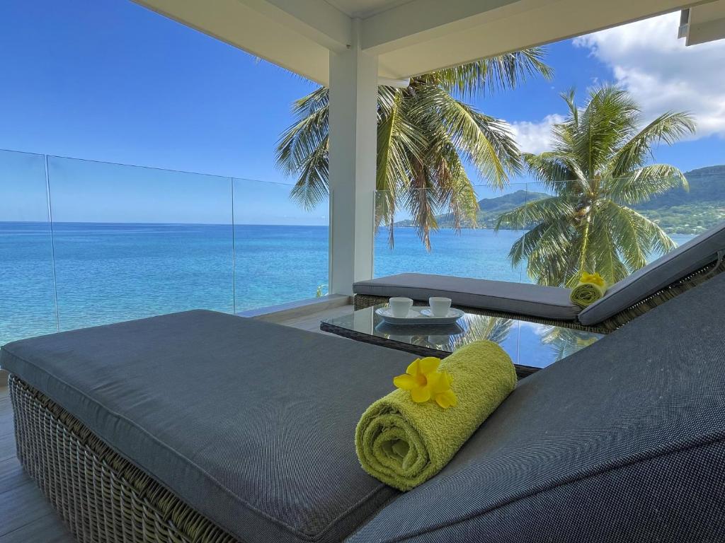 VallonEnd Beachfront villa with excellent view photo 2