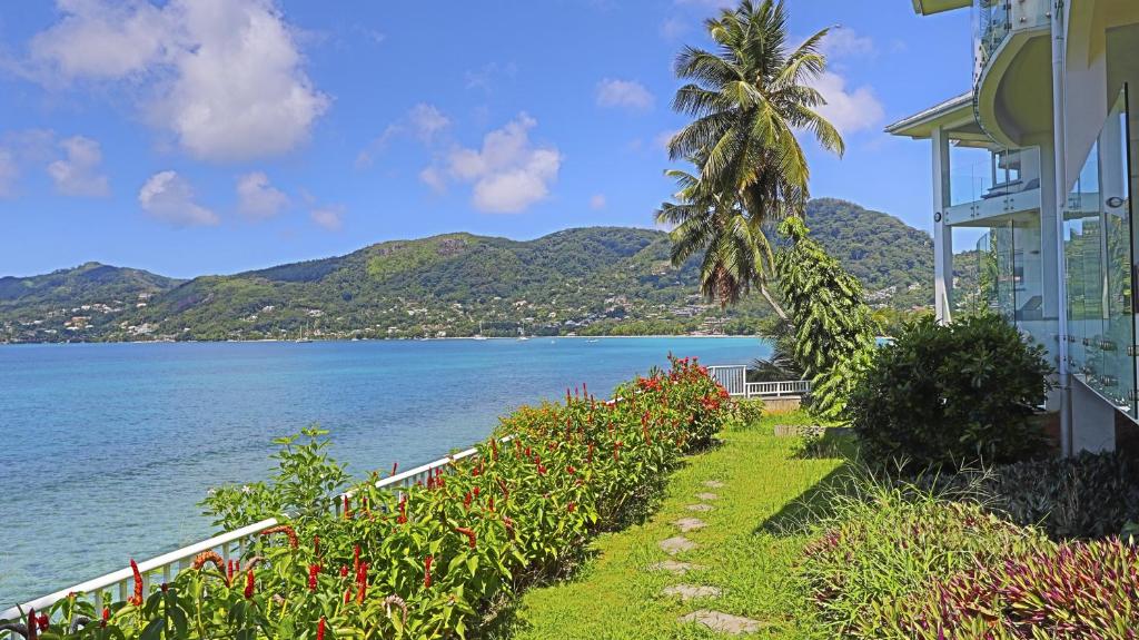 VallonEnd Beachfront villa with excellent view photo 1
