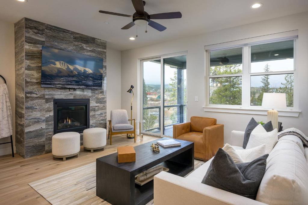 New Luxury River Run Chalet 69 / Great Views / Hot Tub / Best Price - $500 FREE Activities Daily