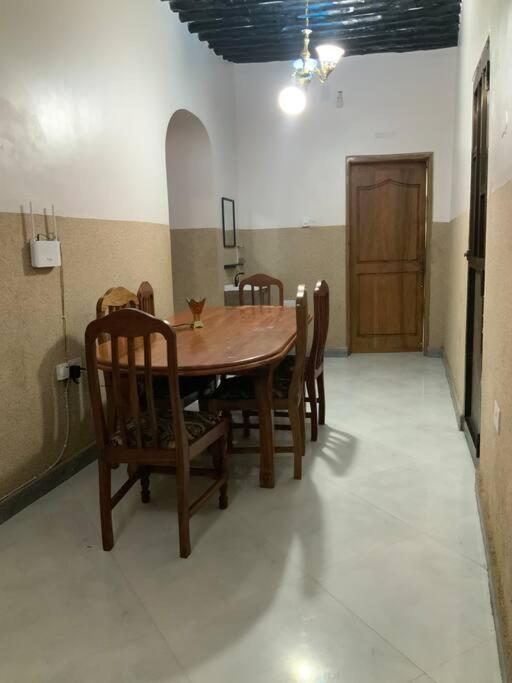 Zebra-House StoneTown photo 4