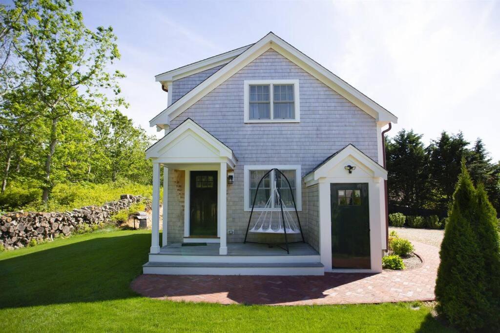 Quiet, Pet Friendly, close to Edgartown and Oak Bluffs image