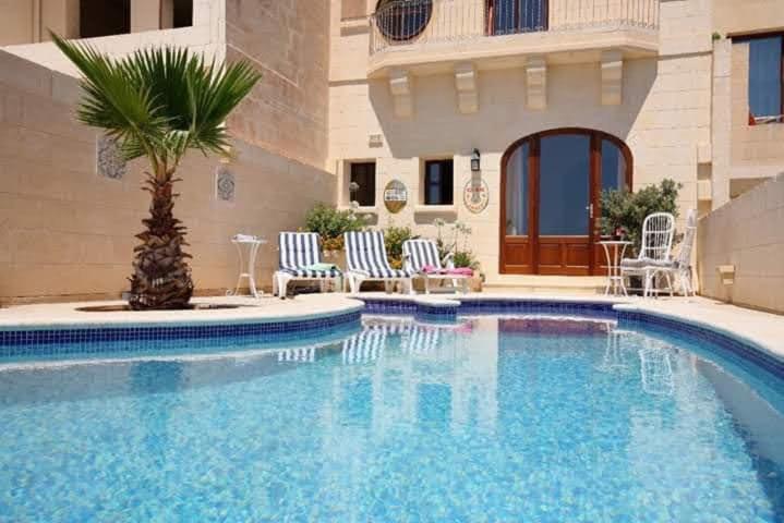3 Bedroom Farmhouse with Private Pool & Views photo 1
