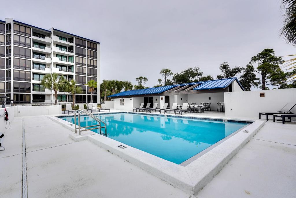 Florida Abode with Balcony, Pool Access and Gulf Views