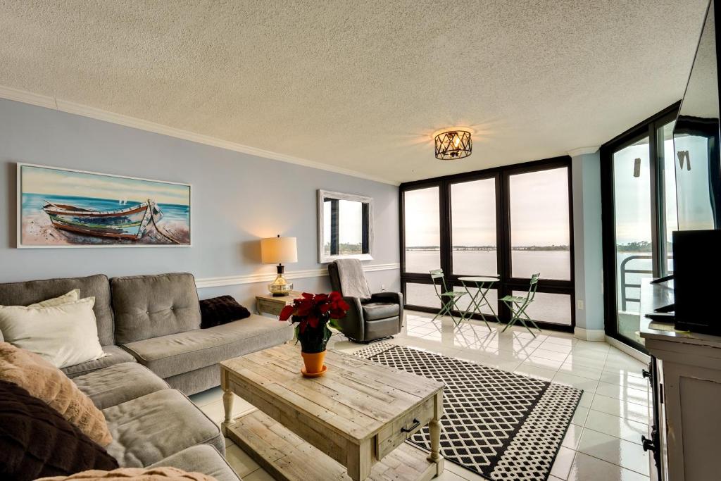 Florida Abode with Balcony, Pool Access and Gulf Views photo 4