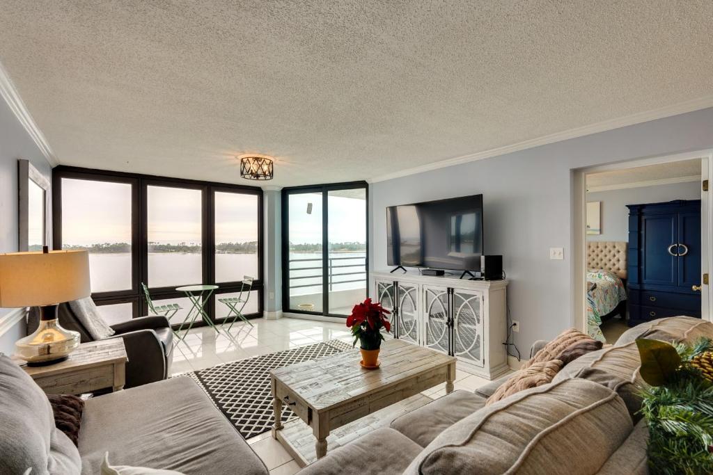 Florida Abode with Balcony, Pool Access and Gulf Views photo 2