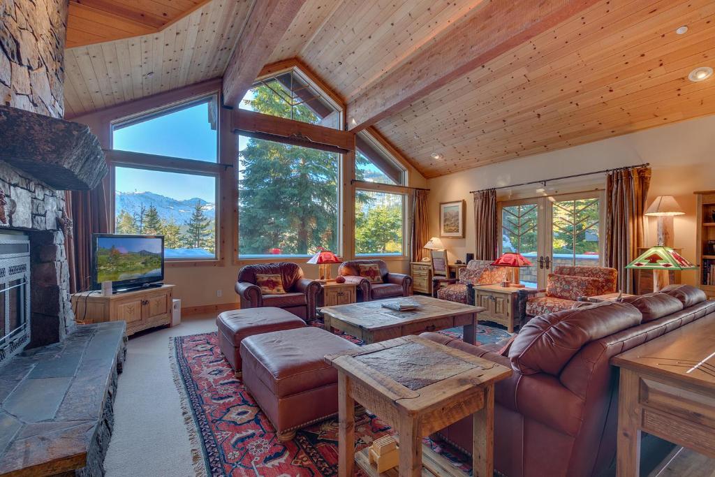 Sundance Lodge -Mountain Home w Views of Palisades - Ski Shuttle, Pets okay! photo 2