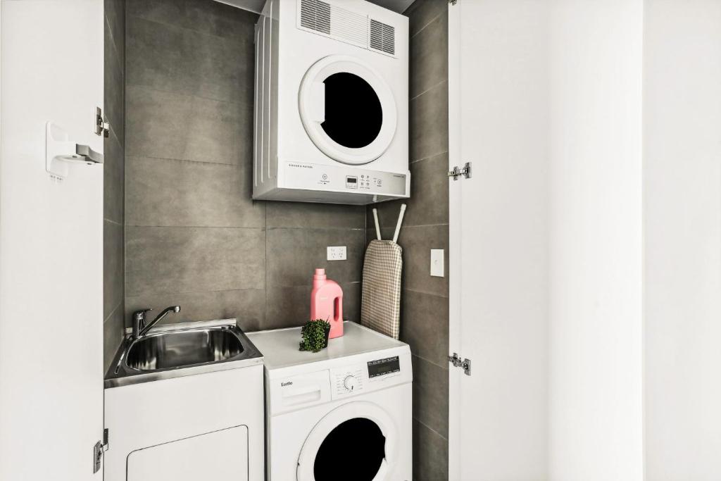 Modern 2BD in Trendy Inner West photo 1