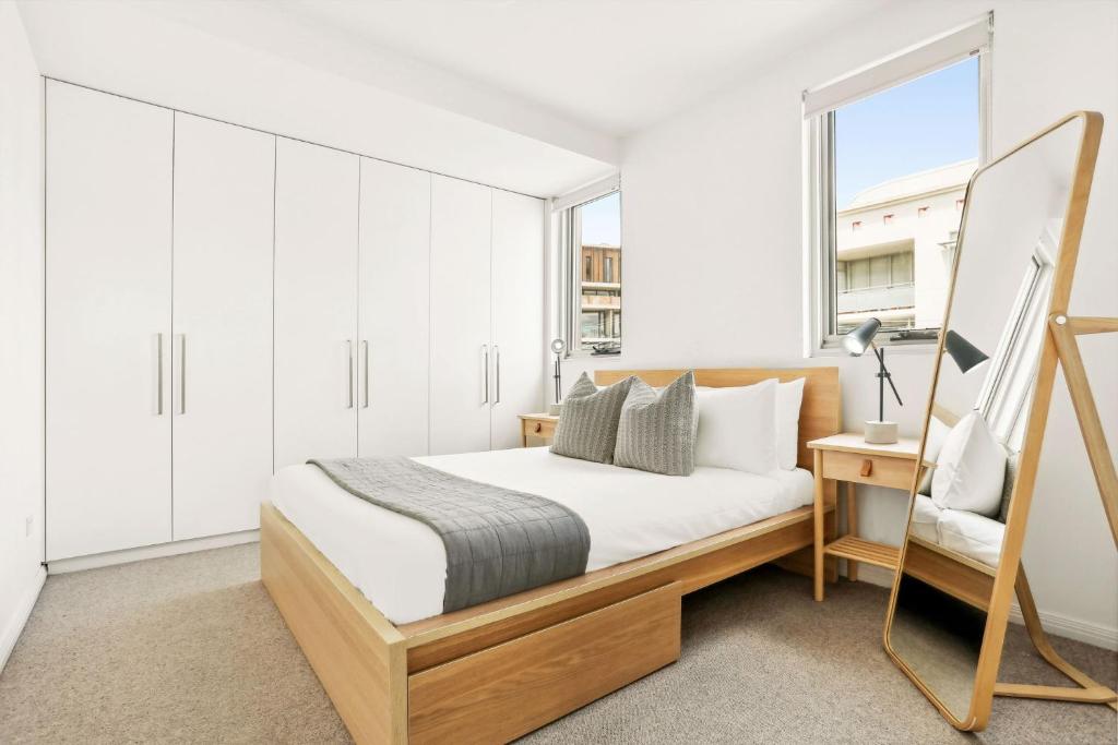 Modern 2BD in Trendy Inner West photo 4
