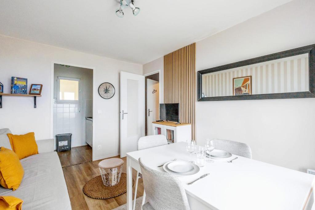 Flat with sea view in Blonville-sur-Mer - Welkeys photo 4