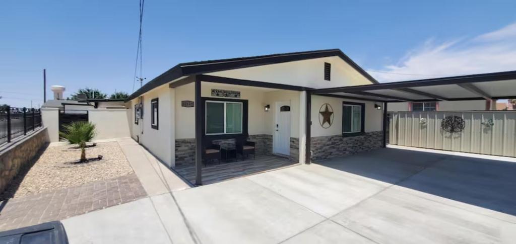 2 Bedroom Newly Remodeled Duplex image