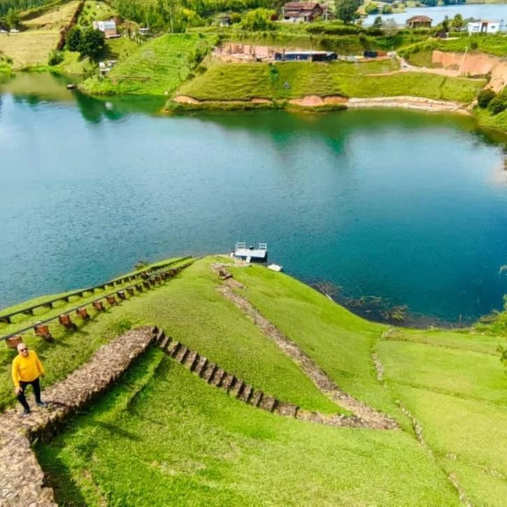 Paraiso lake photo 2