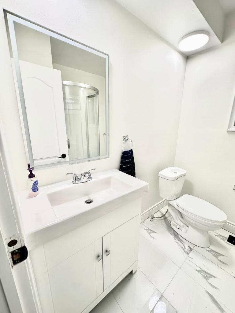 Main floor Room with Queen Bed, Free Parking and Free wi-fi and shared washroom near Fairview Park Mall (Room 2) photo 2