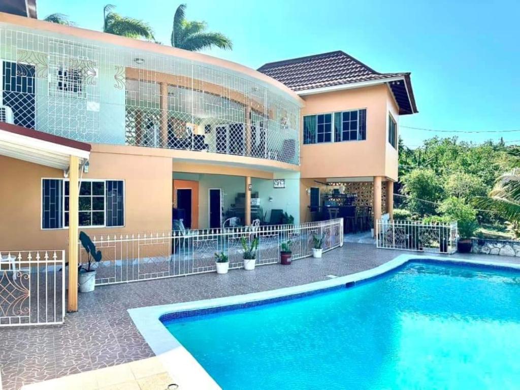 Chaudhry House Montego Bays- 2nd floor apt photo 4