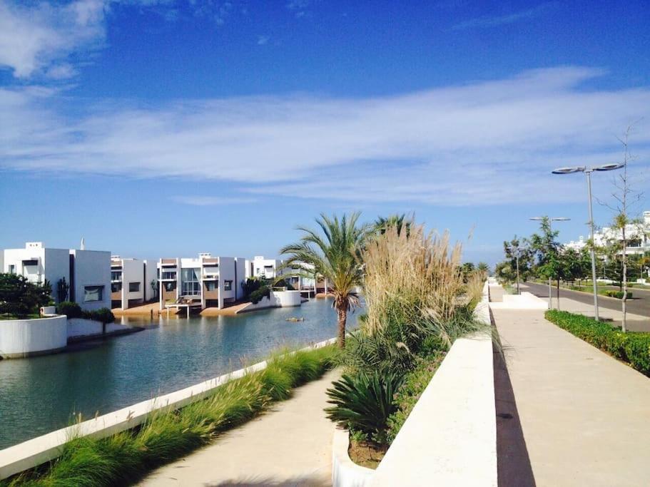 Eden Island Bouznika : Private beach, Swimming pool, Comfort.